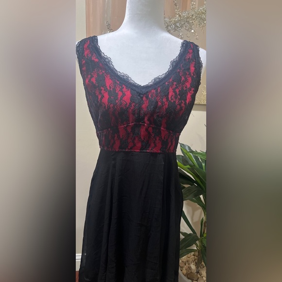 Hot Topic Royal Bones By Tripp Red & Black Lace Hi-Low Dress size Large - Picture 10 of 10